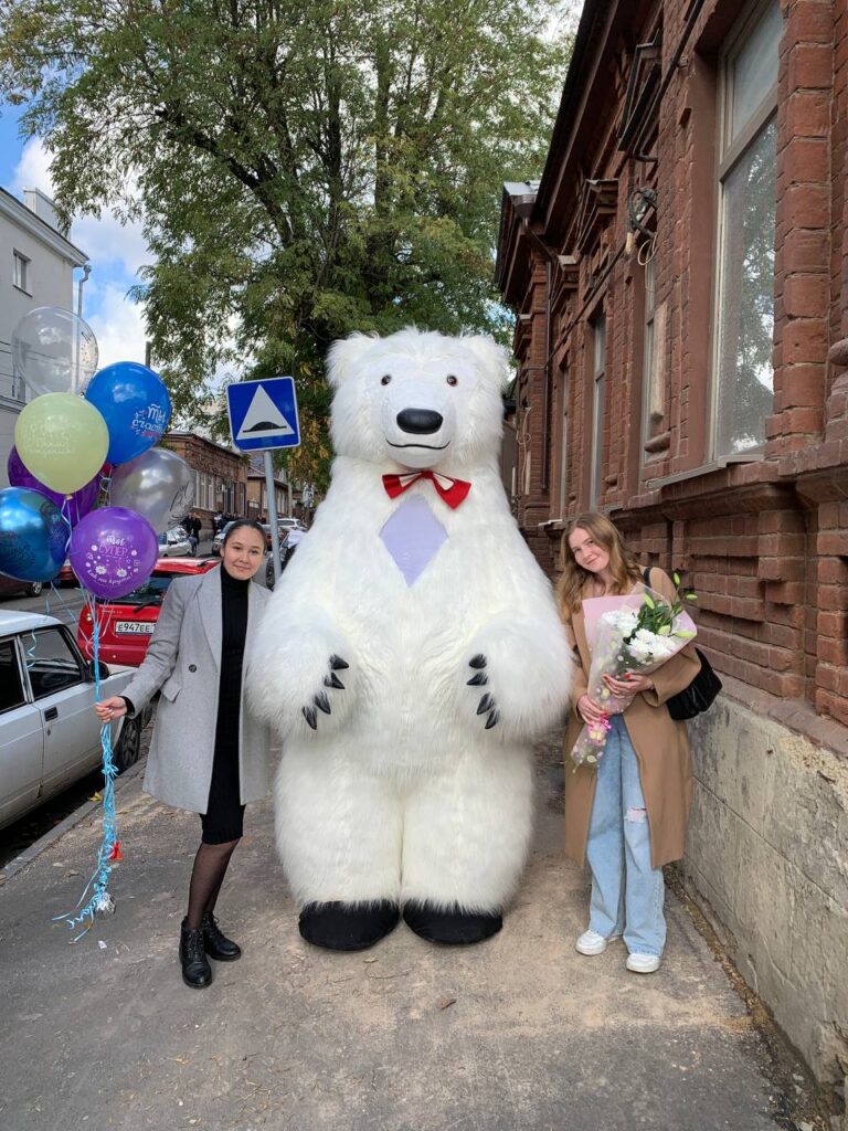 Мишка поздравляет с Днем рождения