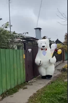Белый мишка Умка спешит на День рождение