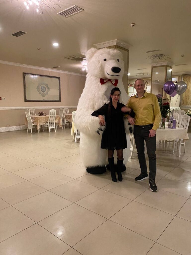 Мишка Умка поздравляет с Днем рождения. Традиционная фотосессия