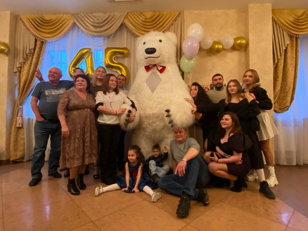 Поздравление с Днем рождения в ресторане Эльбузд