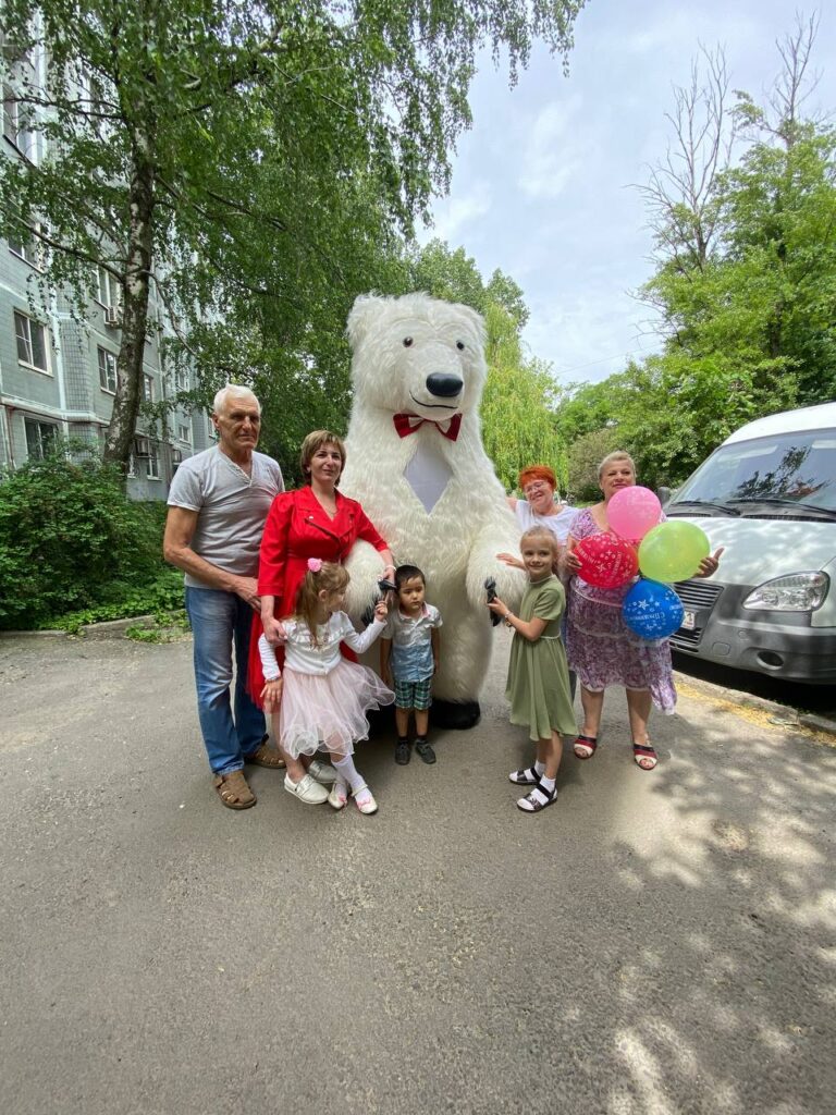 Мишка Умка танцует на Дне рождения