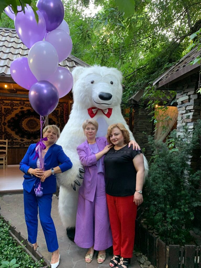 Мишка Умка очень любит когда приглашают его на День рождения