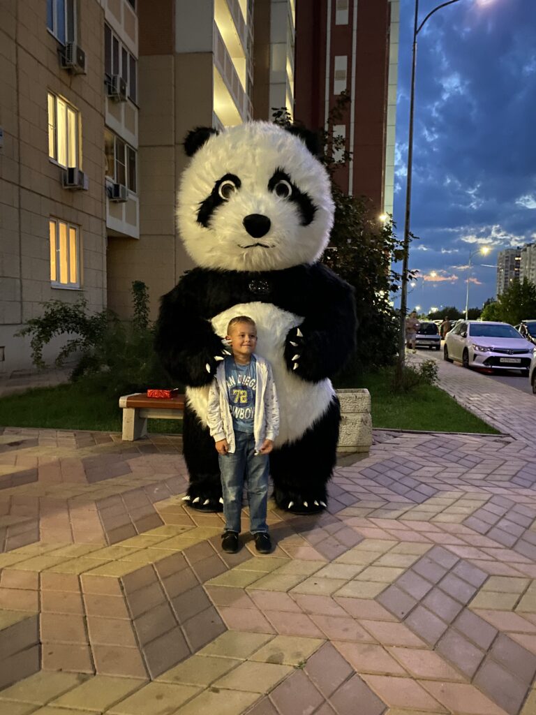 Сегодня наш панда Амиго поздравил с Днем рождения замечательного мальчика