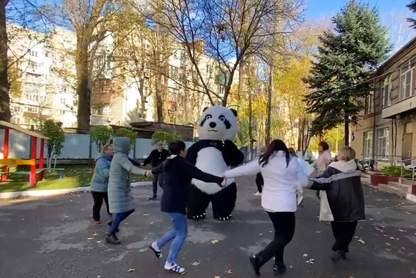 Панда Амиго поздравляет с Днем рождения
